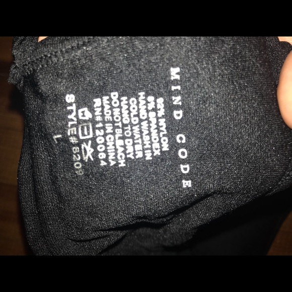 🔴- NWT Cut out  sports bra - Picture 6 of 6